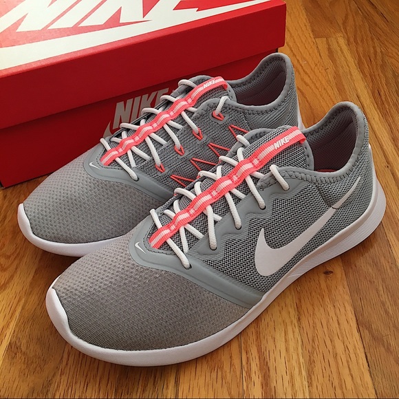 Nike Shoes - Nike VTR Women’s Sneakers